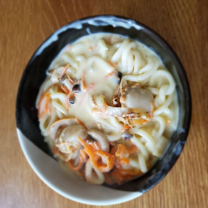 ホタテと人参としめじのクリームうどん